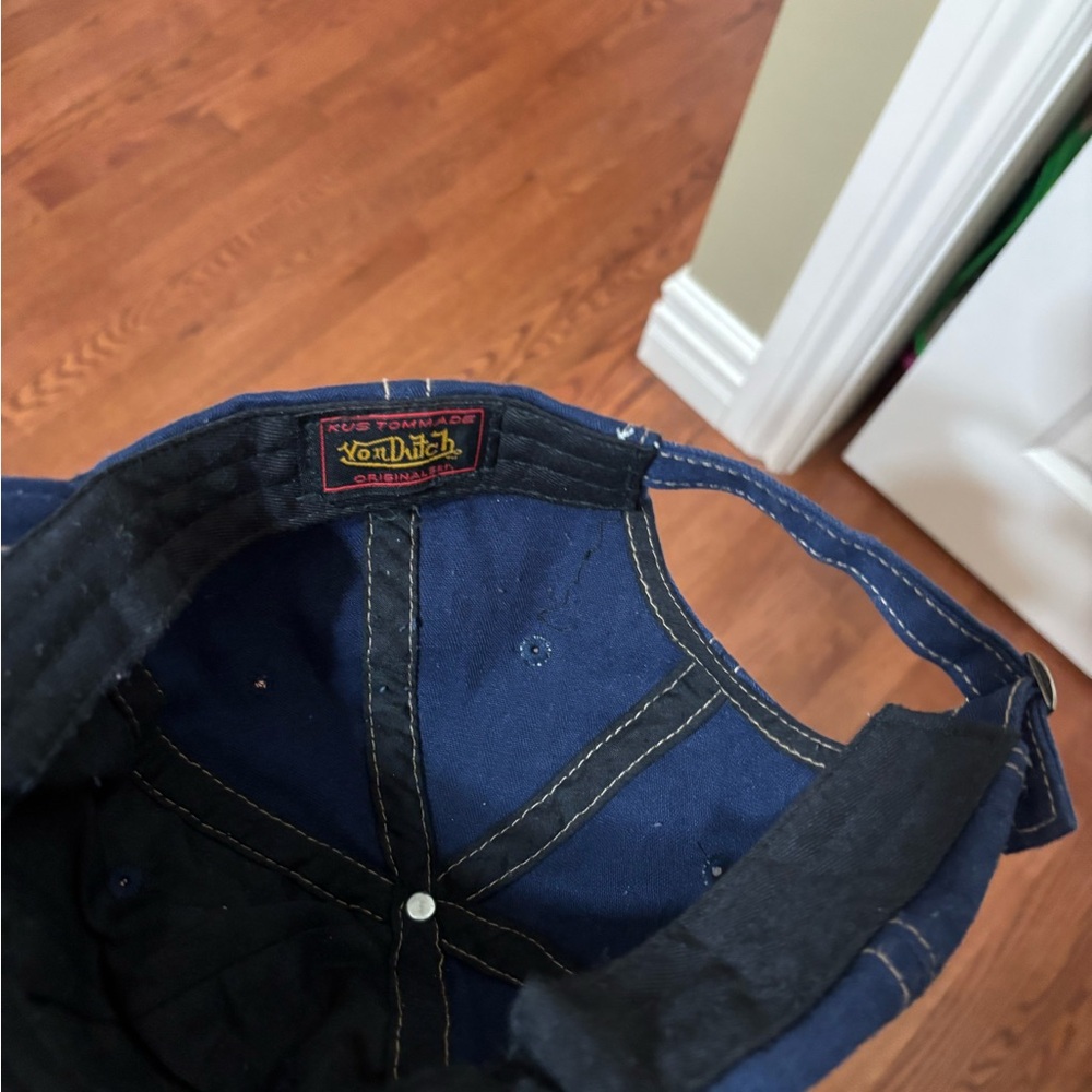 Von Dutch dat hat jeans material - Picture 2 of 2